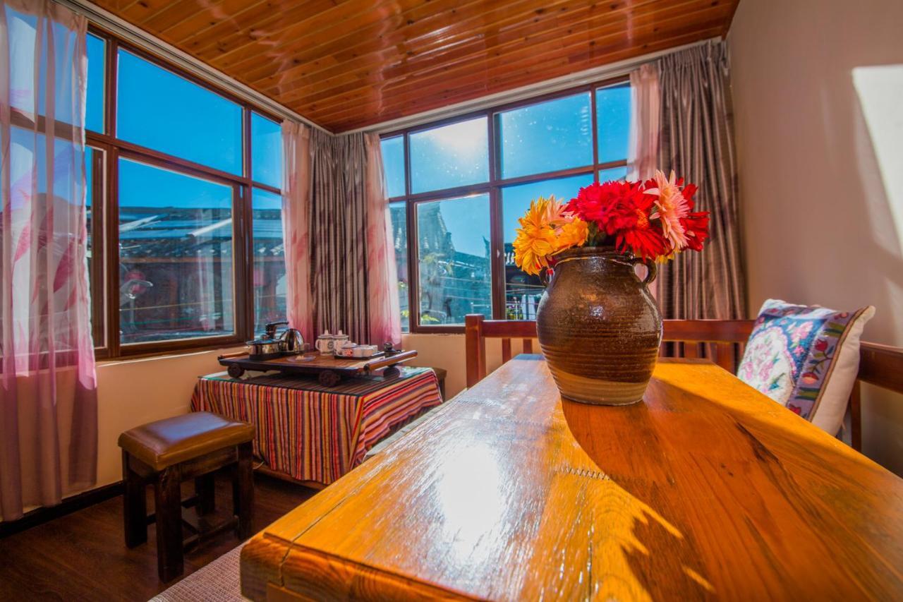 Lijiang Rongyi Homestay Екстер'єр фото